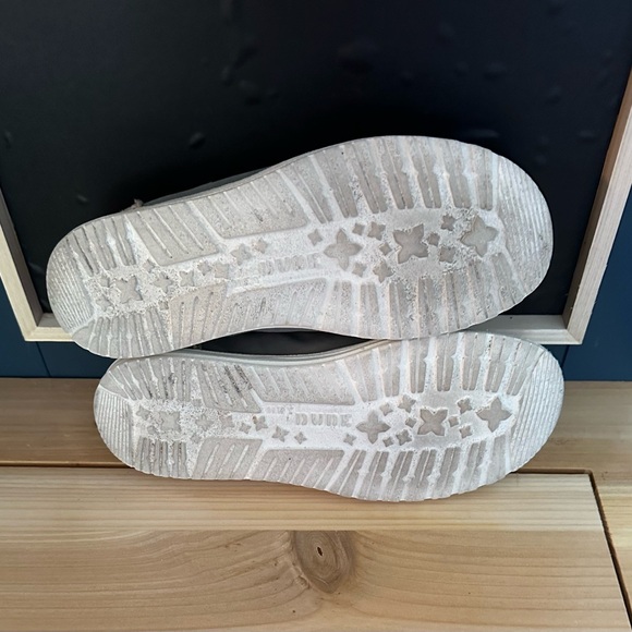 Hey Dude loafers Size 7. Army green Great condition, with brand new insole - Picture 4 of 6